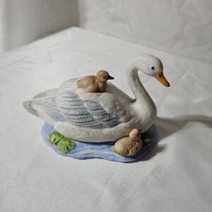 Vintage Homco Mother And Babies Swan Figurine